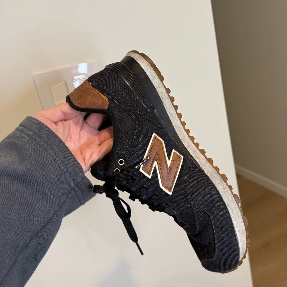 Men’s New Balance Black Sneakers w/ Gum Sole – Casual Everyday Trainers Size 8 - Picture 2 of 7